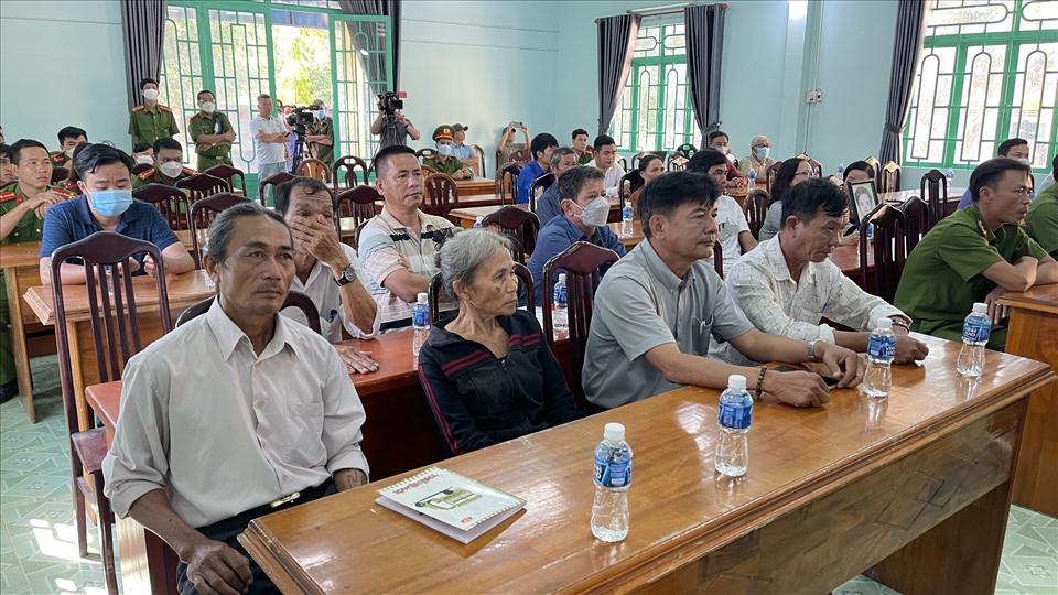 Buổi công khai xin lỗi diễn ra tại nhà văn hóa xã Tân Phúc, huyện Hàm Tân, Bình Thuận. Ảnh: DT