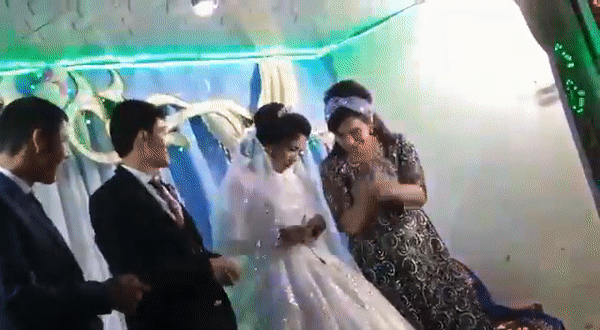 Cô dâu Uzbekistan bị chú rể đánh ngay trong đám cưới. Nguồn: Saida Mirziyoyeva