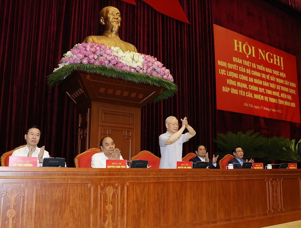 Tổng Bí thư Nguyễn Phú Trọng cùng lãnh đạo Đảng, Nhà nước chủ trì hội nghị.