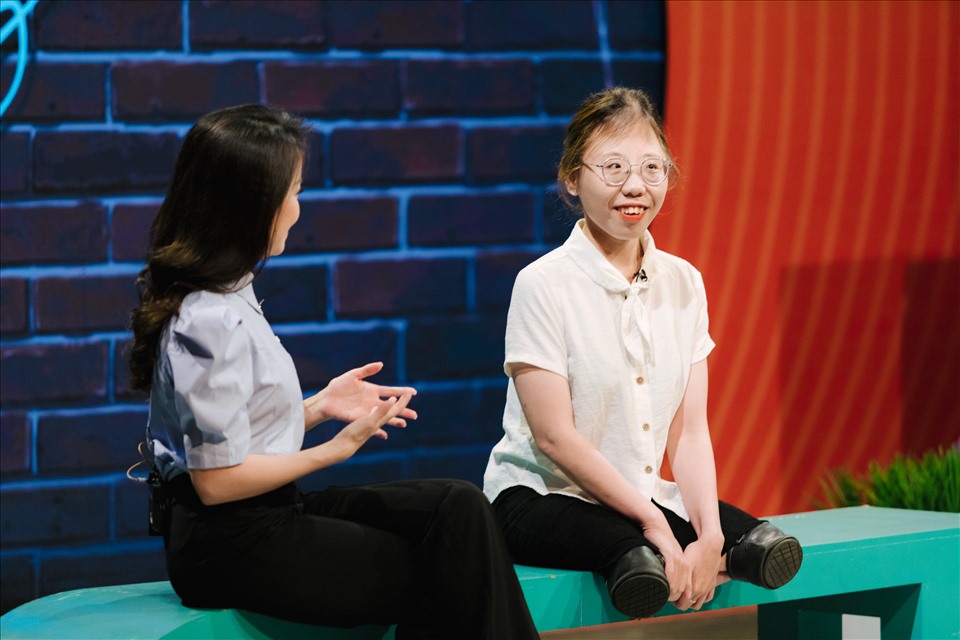 Sự mạnh mẽ của nữ sinh khuyết tật Phạm Thị Thu Thủy khiến khán giả không khỏi xúc động và khâm phục. Ảnh: VTV