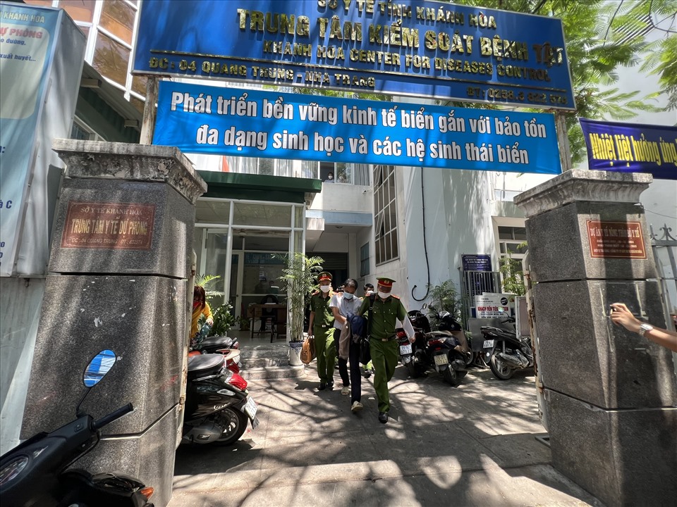 Sáng cùng ngày, cơ quan công an đã khám xét tại CDC Khánh Hòa.