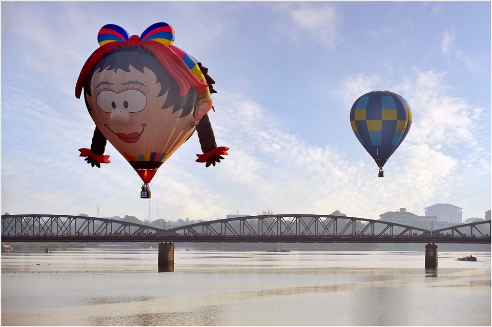 Lễ hội khinh khí cầu là điểm nhấn đặc biệt tại Tuần lễ Festival Huế 2022. Ảnh: H.A