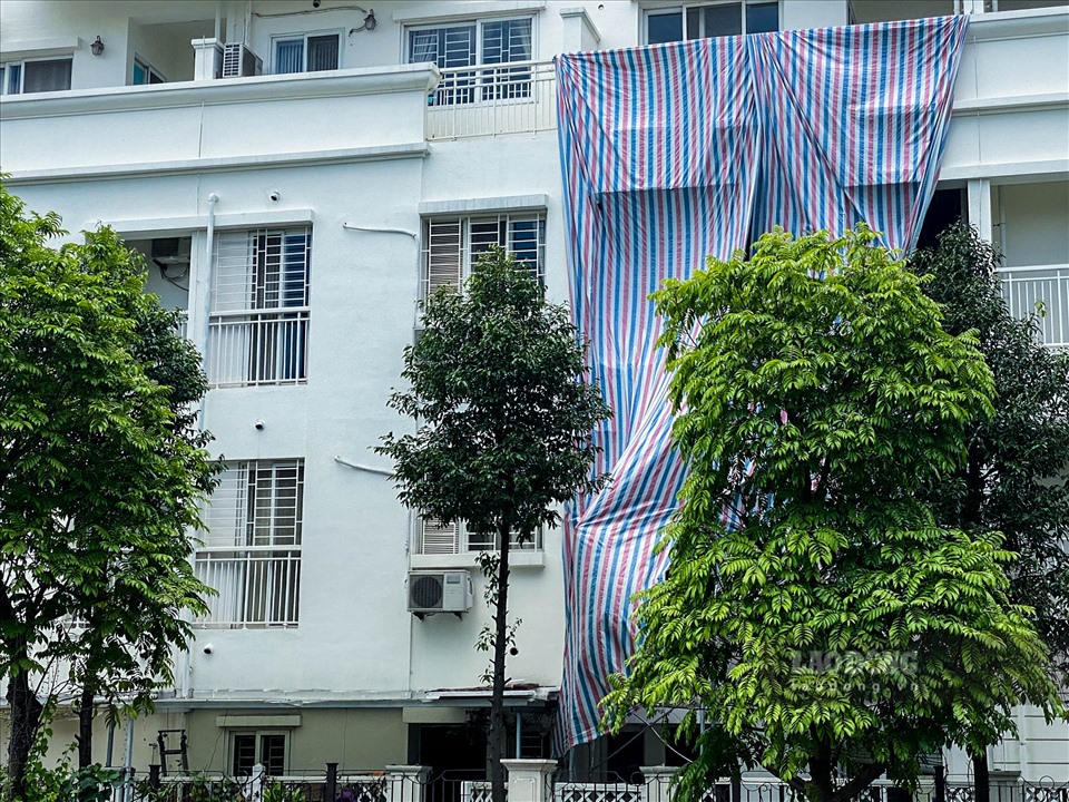 Đáng chú ý là trong bản phê duyệt quy hoạch có hạng mục hồ nằm ở trung tâm dự án rộng khoảng 18ha và các vướng mắc bắt đầu phát sinh từ đây khi có những ý tưởng khác nhau về cách thức xử lý hồ điều hòa này. Cho đến thời điểm tháng 4.2019, hai bên vẫn chưa thể đi đến thống nhất trong việc triển khai dự án bất động sản quy mô lớn này.
