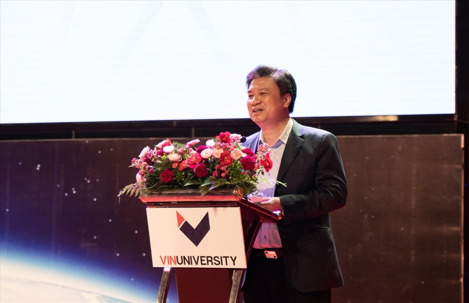 Thứ trưởng Bộ Giáo dục và Đào tạo Nguyễn Hữu Độ phát biểu tại Hội nghị.