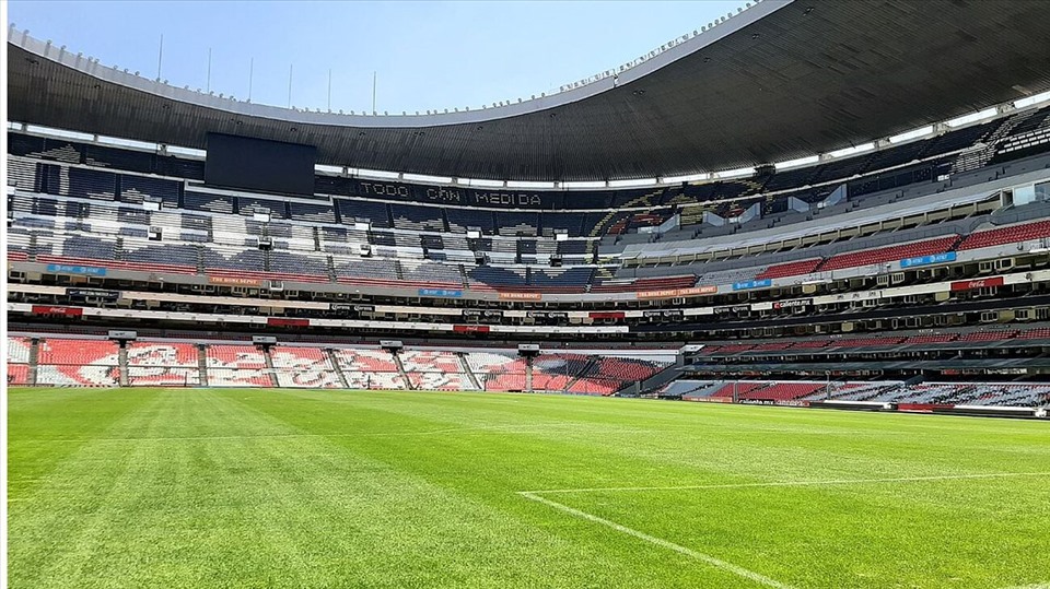 Trong số 16 sân đăng cai, Azteca ở Mexico City là nơi có sức chứa lớn nhất, với 87.500 chỗ ngồi.