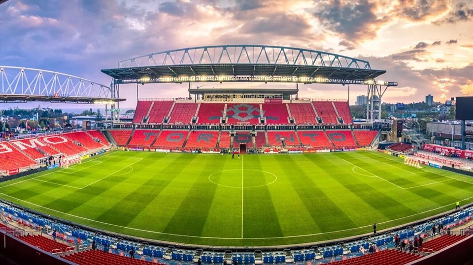 Sân BMO Field ở Toronto khá nhỏ so với các sân đấu tổ chức World Cup, với sức chứa 30.000 chỗ ngồi.