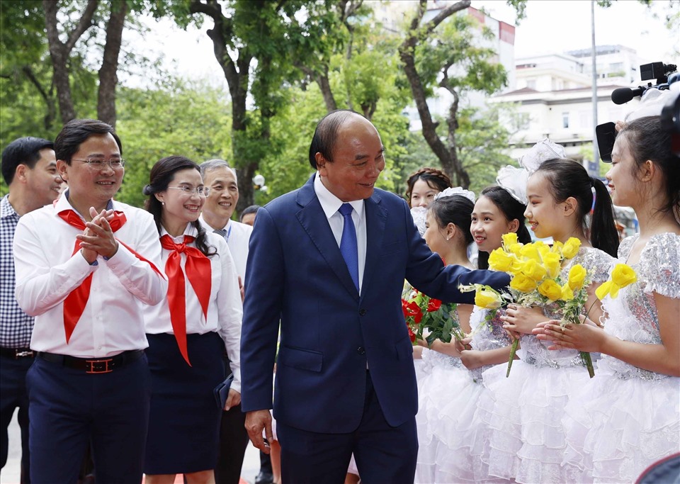 Chủ tịch nước Nguyễn Xuân Phúc đến dự lễ kỷ niệm 65 năm Nhà xuất bản Kim Đồng. Ảnh: Thống Nhất – TTXVN