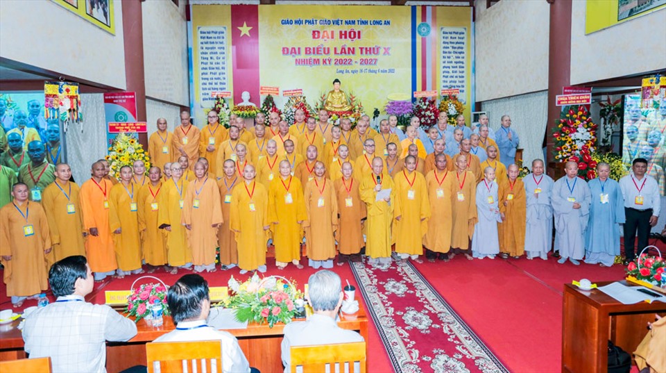 Ban Trị sự Giáo hội Phật giáo Việt Nam tỉnh nhiệm kỳ 2022 - 2027 ra mắt và nhận nhiệm vụ.