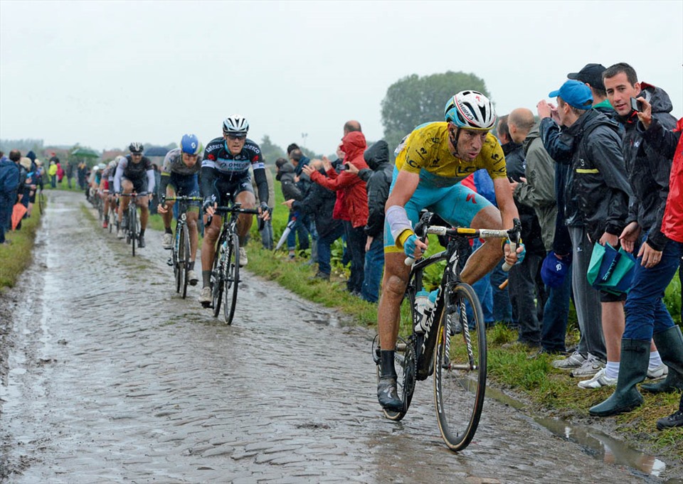 Những chặng đua đầu, trong đó có đường đá, khiến Pogacar lo ngại. Ảnh: Tour de France