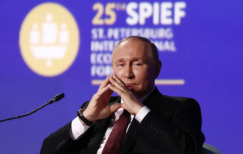 Tổng thống Nga Vladimir Putin tại Diễn đàn Kinh tế Quốc tế St. Petersburg. Ảnh: TASS