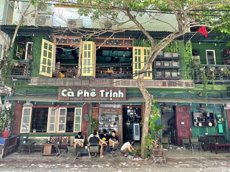 Chủ quán cafe Trịnh mừng rỡ vì khách tăng sau khi “Em và Trịnh” ra rạp