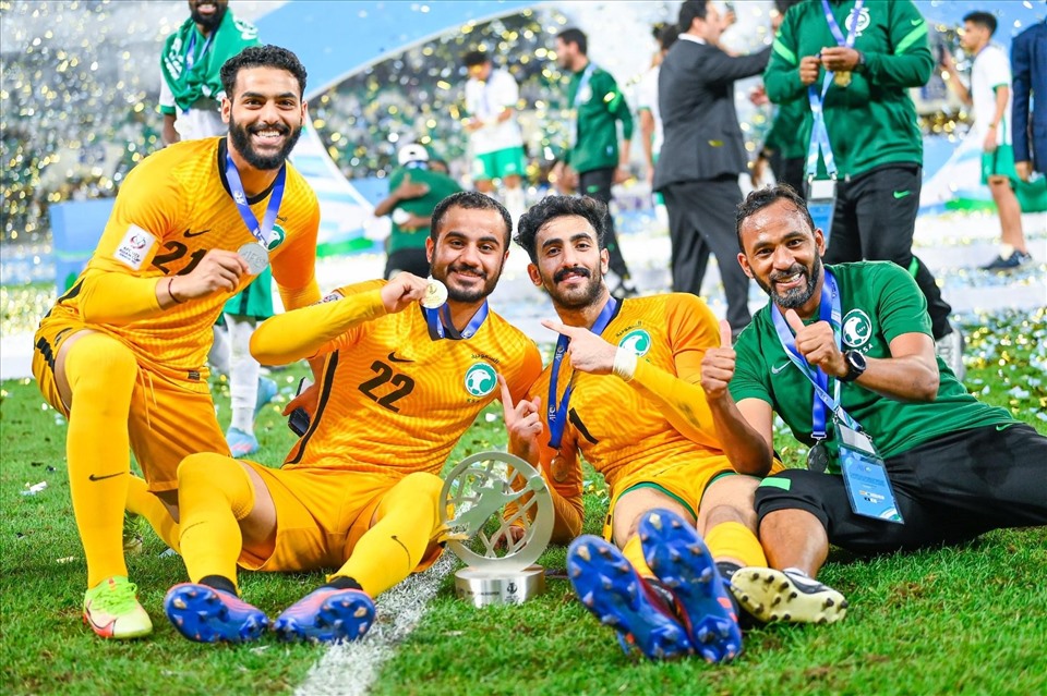 Các cầu thủ Saudi Arabia ăn mừng chức vô địch đầu tiên của đội nhà. Ảnh: SAFF