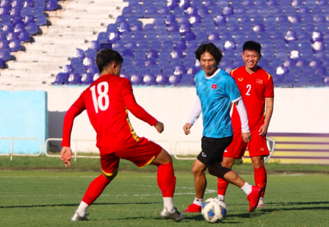 Huấn luyện viên Gong Oh-kyun xây dựng lối chơi mới cho U23 Việt Nam tại vòng chung kết U23 Châu Á 2022. Ảnh: VFF