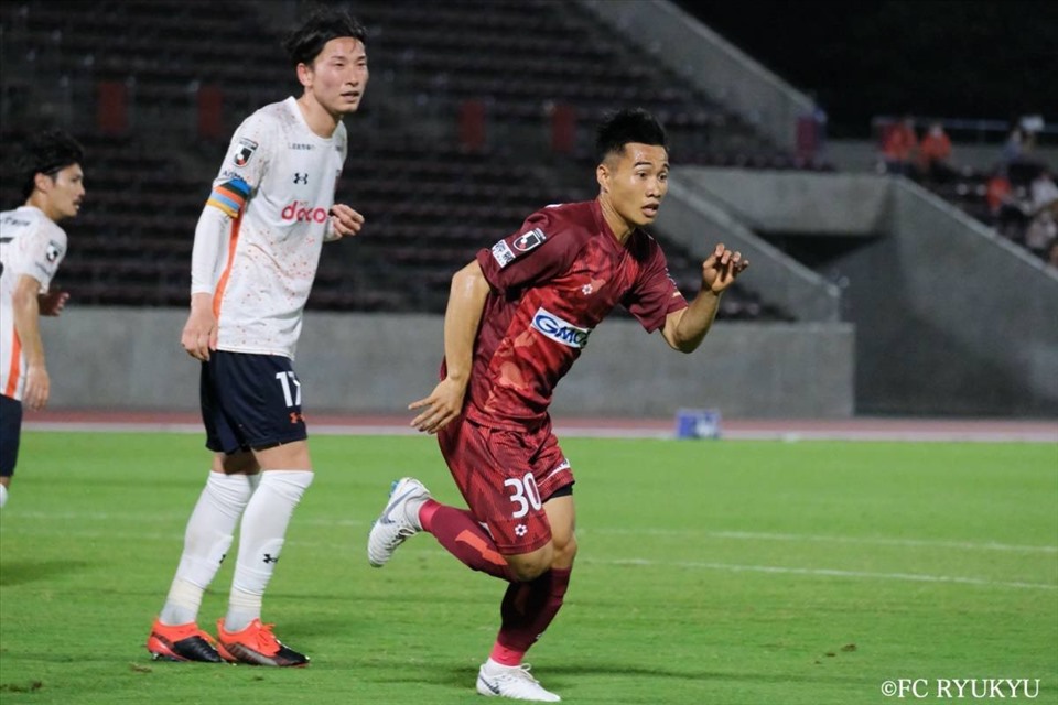 Trong những phút ít ỏi có mặt trên sân, Vũ Hồng Quân đã thi đấu rất tích cực, di chuyển không bóng liên tục và cho thấy hòa nhập được vào lối chơi của FC Ryukyu.