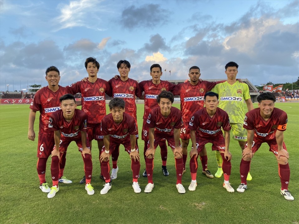 Phạm Văn Luân (số 33) được huấn luyện viên Tetsuhiro Kina xếp đá chính ở trận FC Ryukyu gặp Omiya Ardija, tại vòng 2 Cúp Hoàng đế Nhật Bản. Trong khi đó, Vũ Hồng Quân cũng có tên trong danh sách đăng ký thi đấu trận này, nhưng ngồi dự bị.