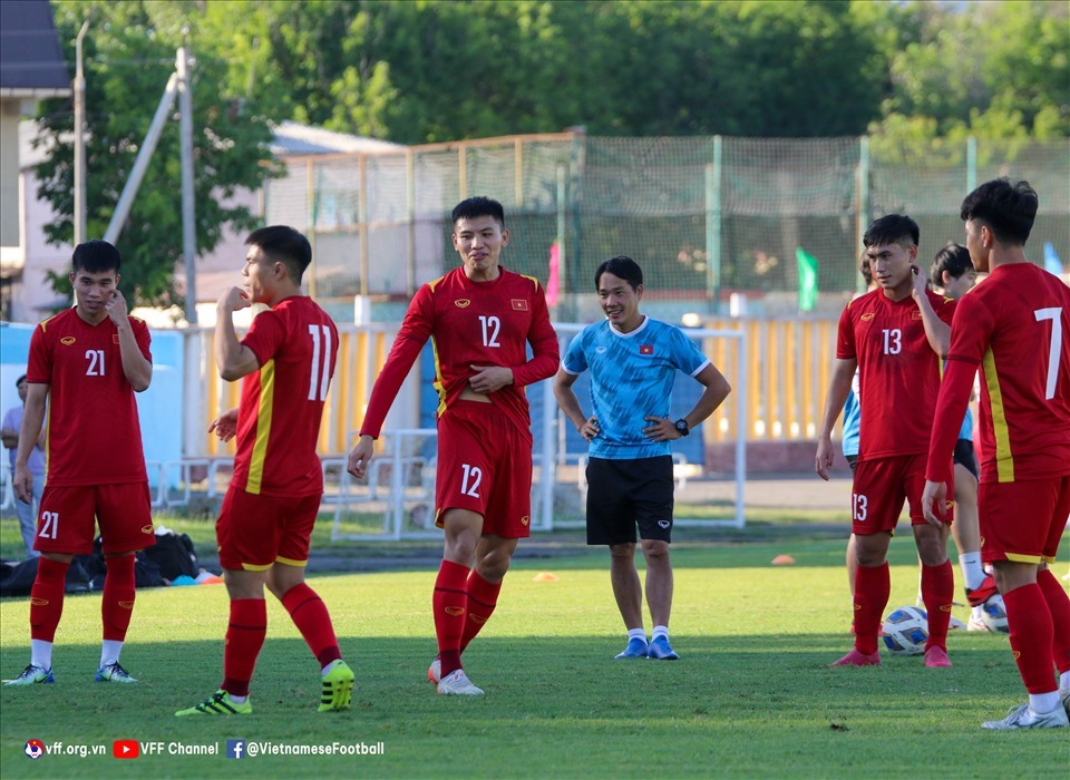 Trung vệ Thanh Bình không ra sân trong đội hình chính thức của U23 Việt Nam. Ảnh: VFF
