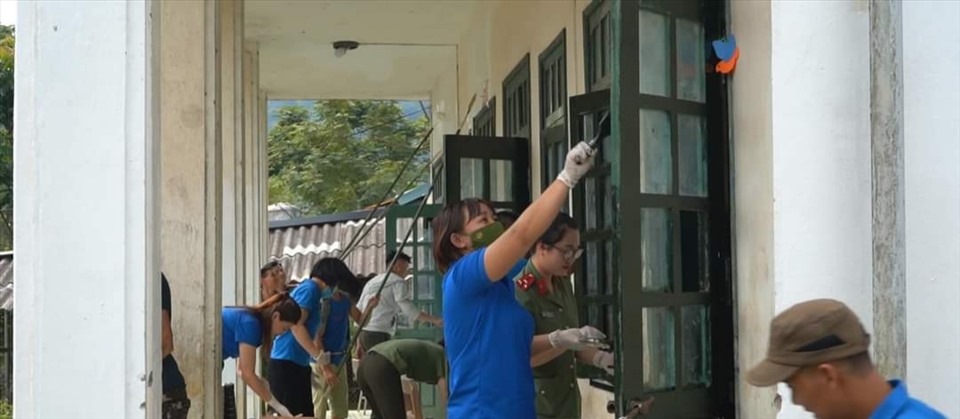 Các lớp học tại điểm trường được chung say sơn sửa, cải tạo.