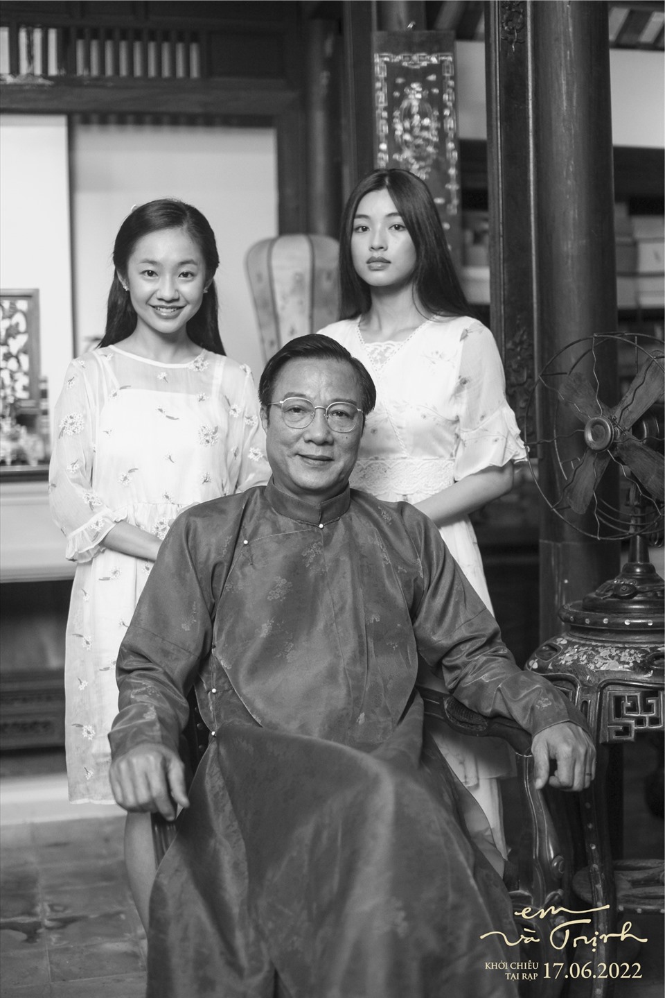 NSND Trọng Trinh bên hai cô con gái Dao Ánh và Bích Diễm trong phim “Em và Trịnh“. Ảnh: ĐLP.