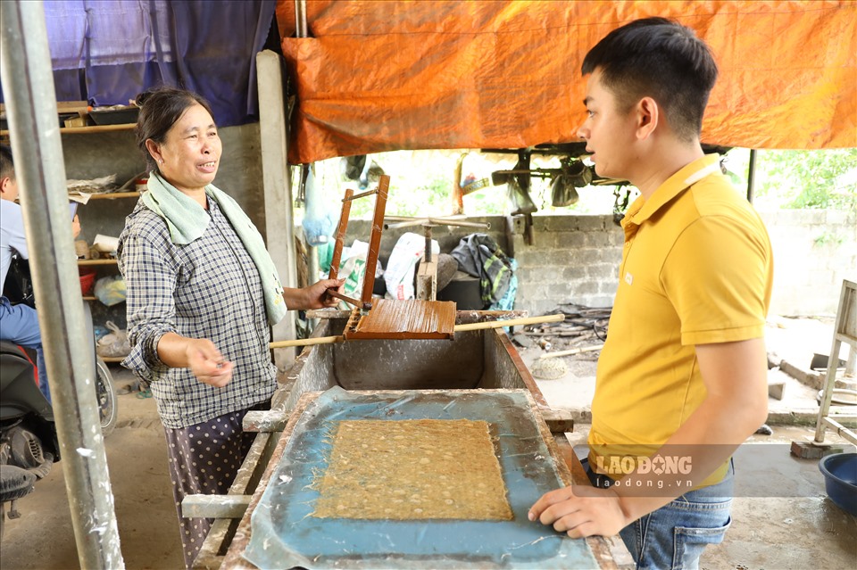 Tuy nhiên, sự xuất hiện của giấy Dó ở thời điểm hiện tại là sự góp sức lớn của các tổ chức phi chính phủ cùng người dân tộc Mường ở Hòa Bình nhằm phục dựng lại nghề làm giấy đã bị gần như thất truyền hàng trăm năm qua.