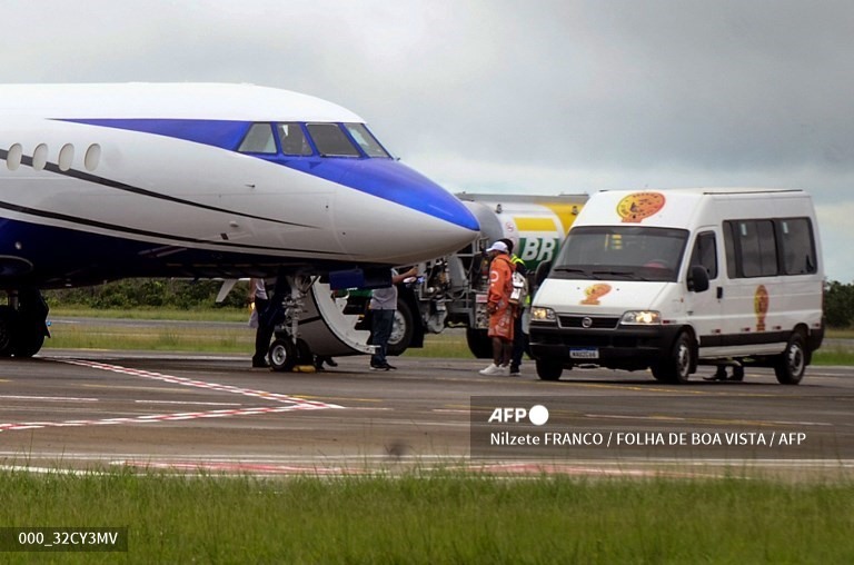 Máy bay của Neymar sau khi trở về quê nhà Brazil.  Ảnh: AFP