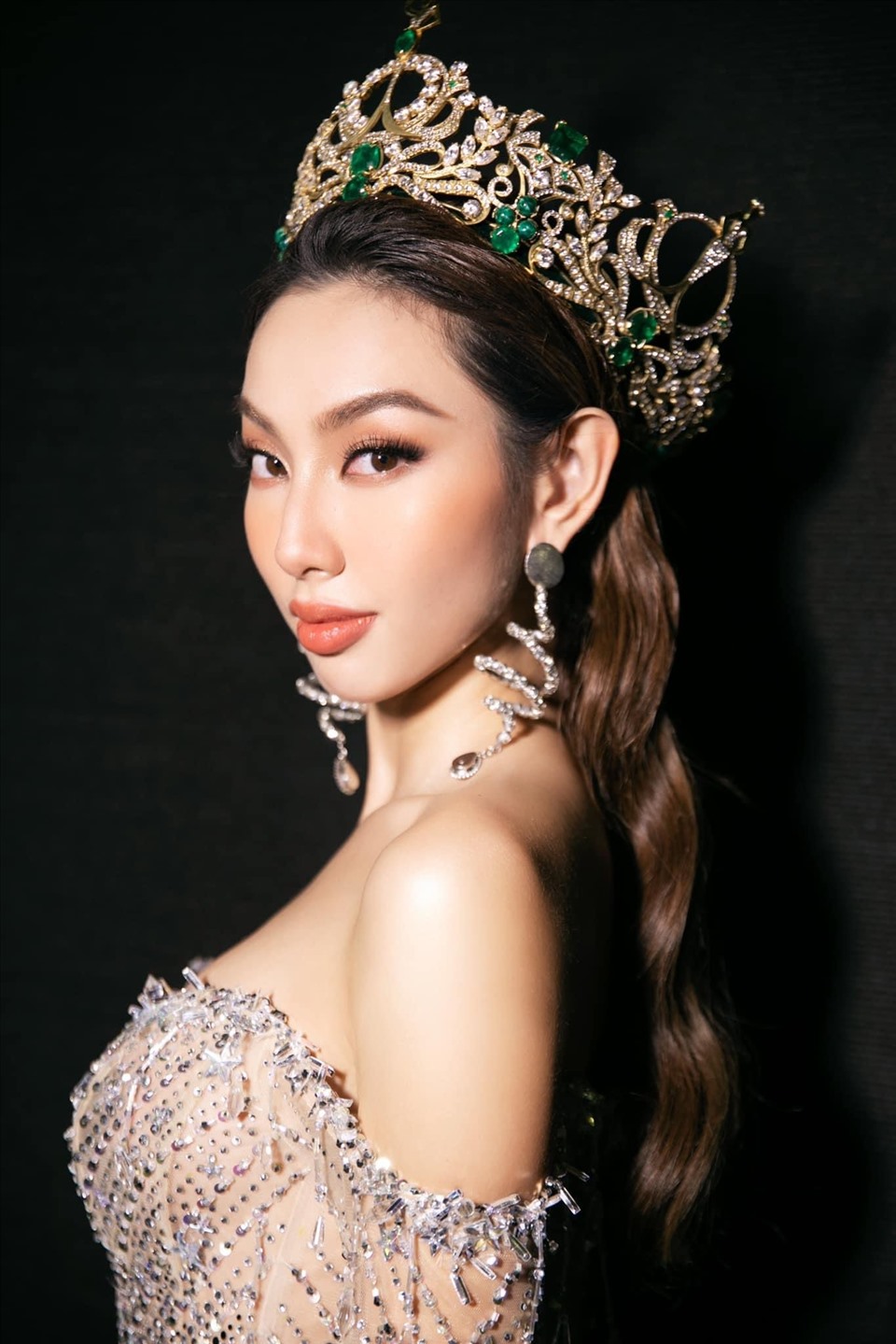 Hoa hậu Thuỳ Tiên đăng quang tại Miss Grand International 2021. Ảnh: NVCC