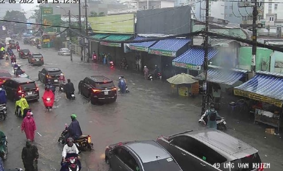 Đường Ung Văn Khiêm ngập nước sau mưa    Ảnh: UDI