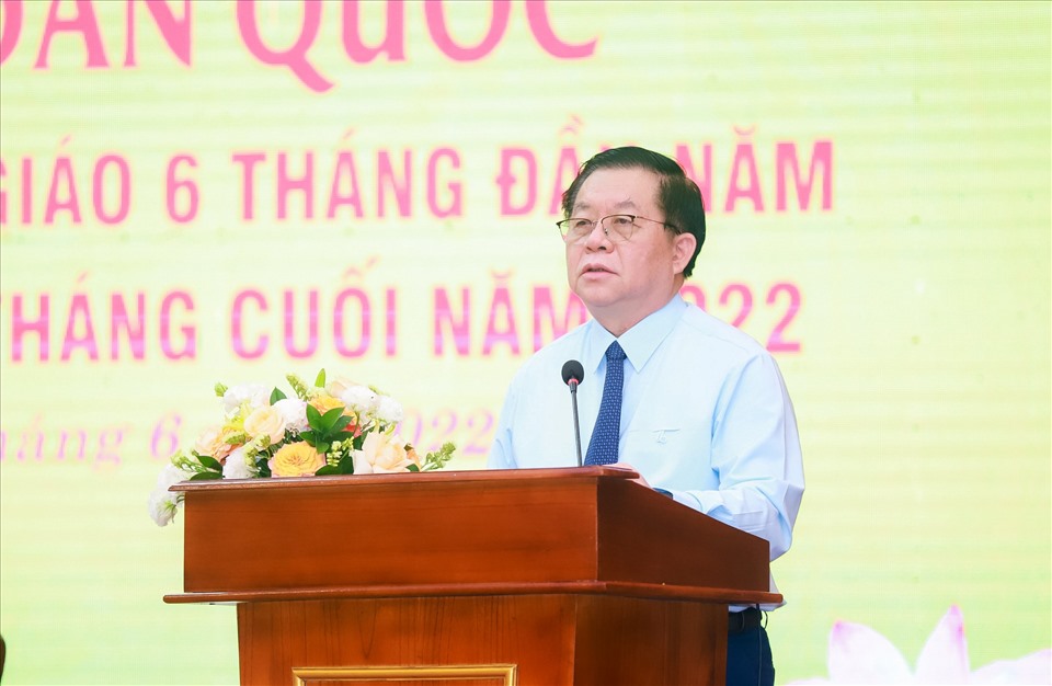 Đồng chí Nguyễn Trọng Nghĩa, Bí thư Trung ương Đảng, Trưởng Ban Tuyên giáo Trung ương phát biểu tại Hội nghị. Ảnh: QĐ