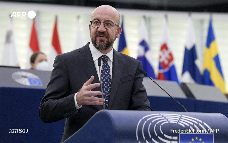 Chủ tịch Hội đồng Châu Âu Charles Michel xác nhận, EU đã nhất trí cấp quy chế ứng cử viên gia nhập EU cho Ukraina và Moldova. Ảnh: AFP
