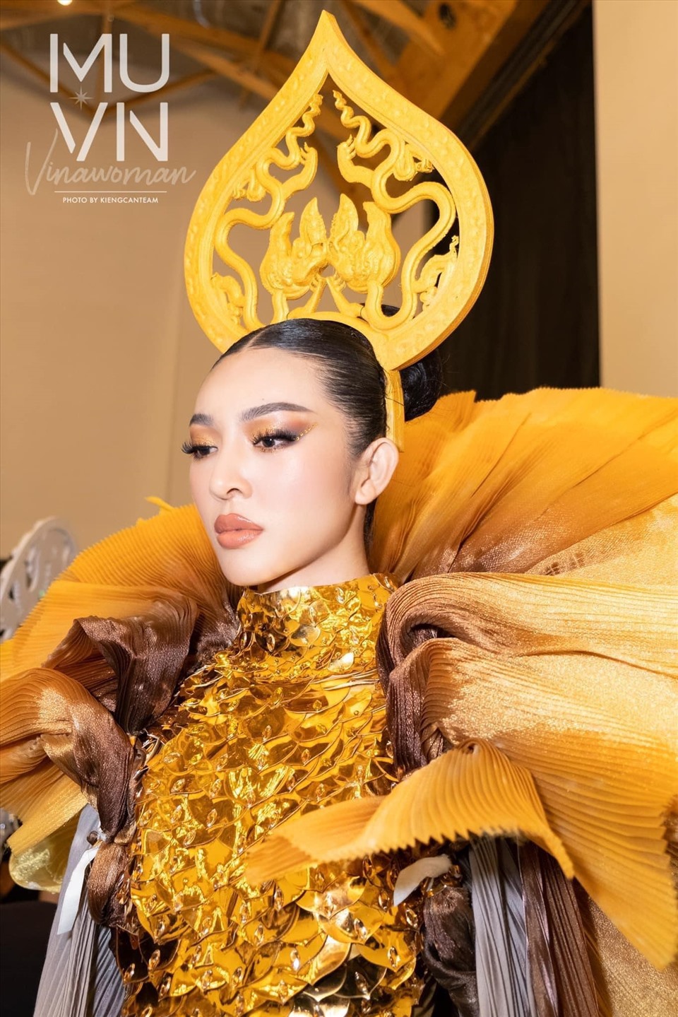 Cuộc thi Hoa hậu Hoàn vũ Việt Nam 2022 đang bước vào chặng cuối, các thí sinh nổi bật cũng bắt đầu lộ diện. Nhưng chưa bao giờ cuộc đua chạm đến vương miện lại khốc liệt đến như vậy, bởi năm nay cuộc thi quy tụ dàn “chiến binh khủng”, ai nấy cũng đều đầu tư nghiêm túc nhất.