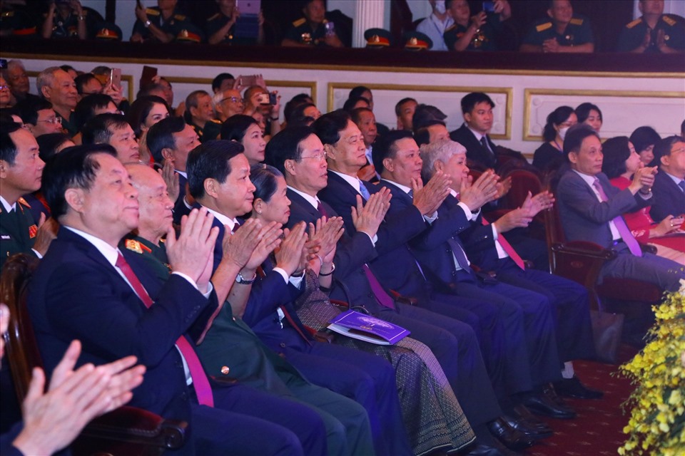 Lễ kỷ niệm 55 năm ngày thiết lập quan hệ ngoại giao Việt Nam - Campuchia sáng 24.6 tại Nhà hát Lớn Hà Nội. Ảnh: Thành Nam