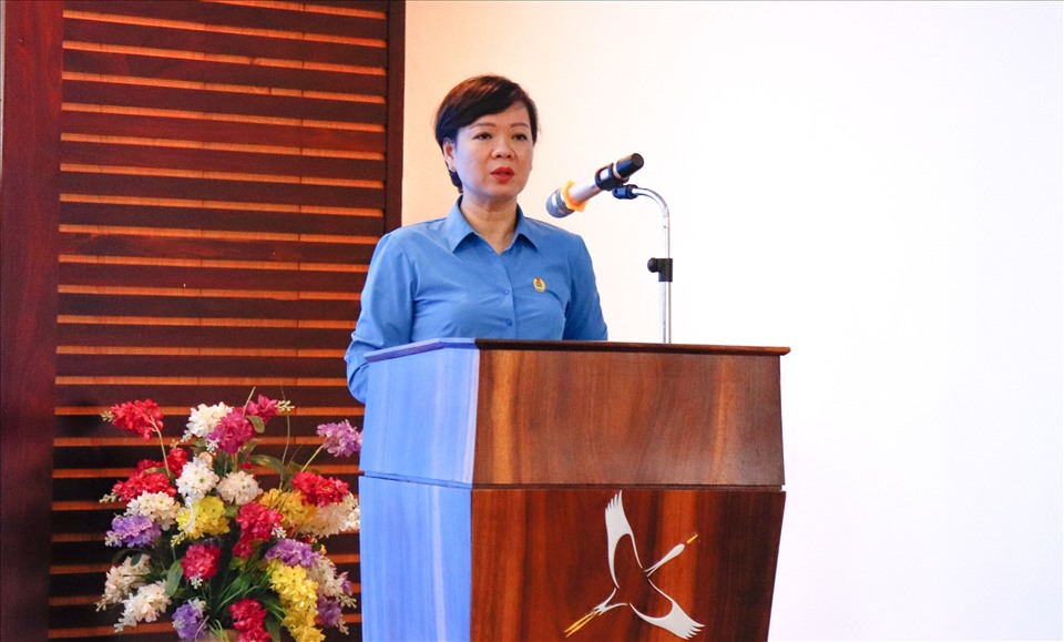 Bà Trần Thị Thanh Hà - Trưởng ban Quan hệ lao động Tổng LĐLĐ Việt Nam phát biểu tại hội nghị. Ảnh: Đức Tuấn