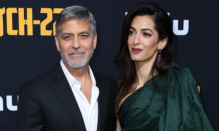 Sau 7 năm bên nhau, George Clooney và vợ có một cặp sinh đôi kháu khỉnh. Ảnh: AFP.