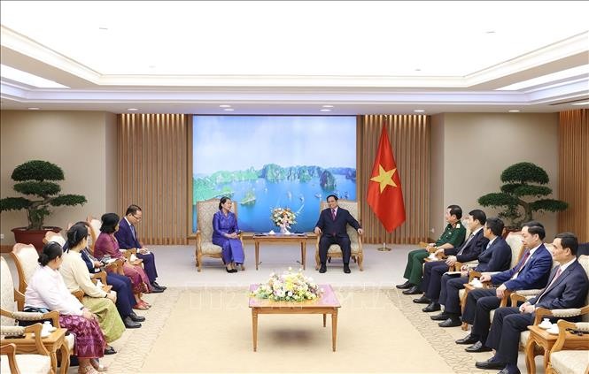 Thủ tướng Phạm Minh Chính bày tỏ trân trọng những tình cảm tốt đẹp Phó Thủ tướng Men Sam An dành cho Việt Nam. Ảnh: TTXVN