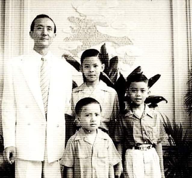 Gia đình thị trưởng Thẩm Hoàng Tín trong thời gian ở biệt thự 51 Trần Hưng Đạo (do ông Thẩm Hoàng Long, con trai của cố Thị trưởng cung cấp). Nguồn: TTLTQG