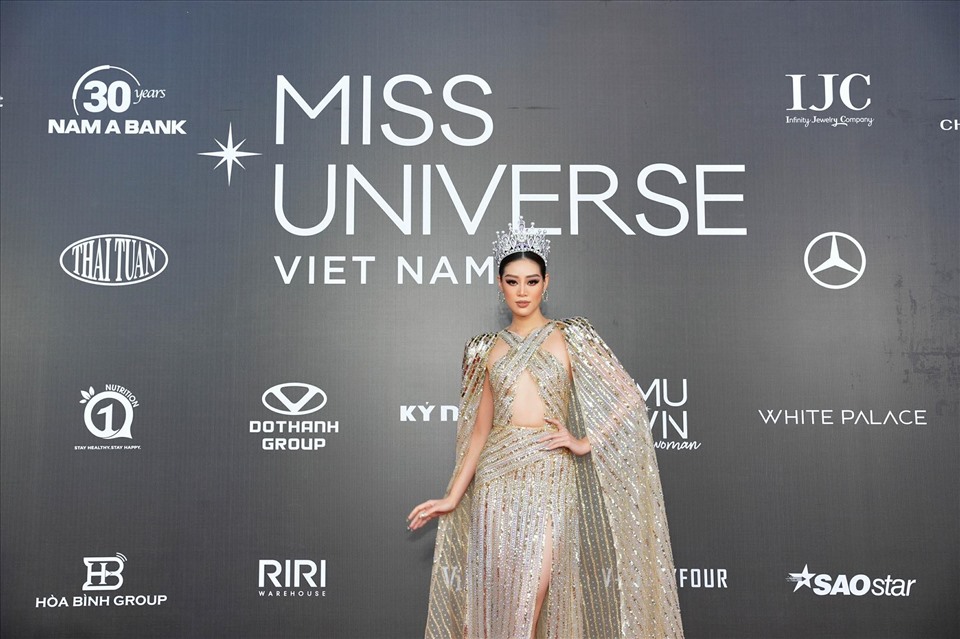 Đương kim Hoa hậu Hoàn vũ Nguyễn Trần Khánh Vân xuất hiện tại thảm đỏ. Ảnh: MUV