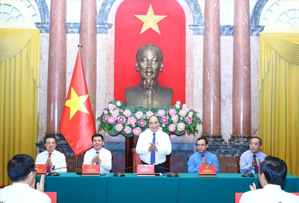 Chủ tịch nước Nguyễn Xuân Phúc gặp mặt Đoàn đại biểu ngành Dầu khí. Ảnh: VPCTN