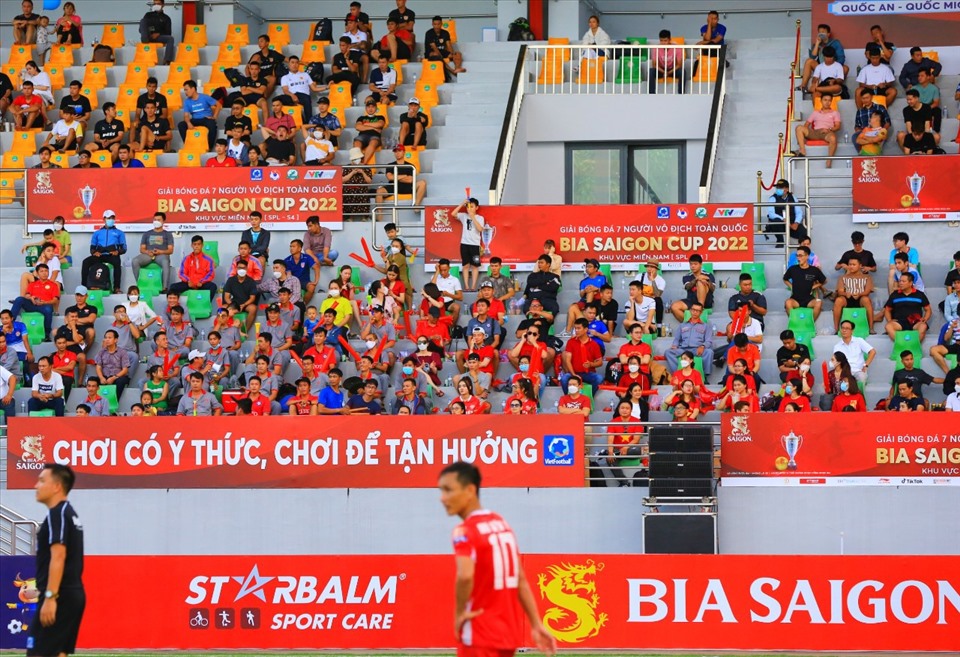 Giải bóng đá 7 người vô địch toàn quốc - khu vực phía Nam, bằng buổi lễ ra mắt mùa thứ 4 (SPL-S4) đã chính thức được khai mạc tại sân vận động Gia Định.