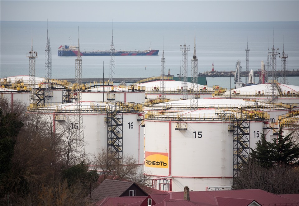 EU tăng nhập dầu của Nga. Ảnh: Bloomberg