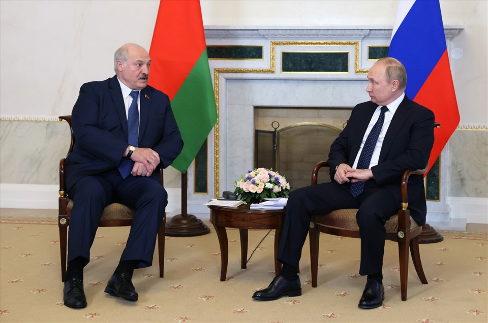 Tổng thống Vladimir Putin tiếp Tổng thống . Ảnh: AFP