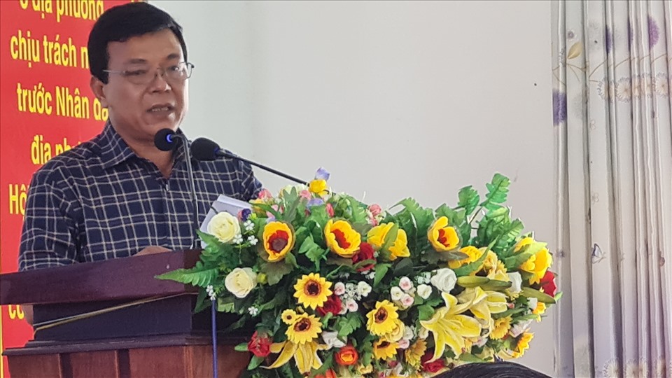 Ông Ngô Văn Phu, giám đốc doanh nghiệp thu mua chế biến thủy sản xuất khẩu tỉnh Bạc Liêu chia sẻ khó khăn với doanh nghiệp và người dân. Ảnh: Nhật Hồ