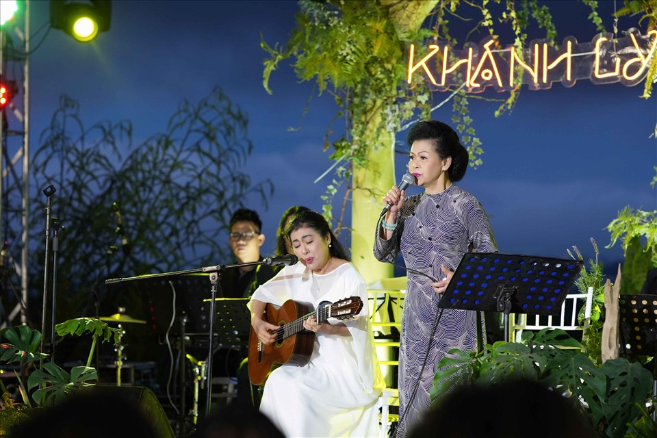 Sự ra đi của bà cũng là nguồn động lực để hơn bao giờ hết, Khánh Ly muốn thực hiện chương trình “Như một lời chia tay” trên quê hương với điểm đầu tiên là Đà Lạt, vừa để kỷ niệm 60 năm đi hát vừa là một lời chào tạm biệt đến tất cả khán giả Việt Nam.