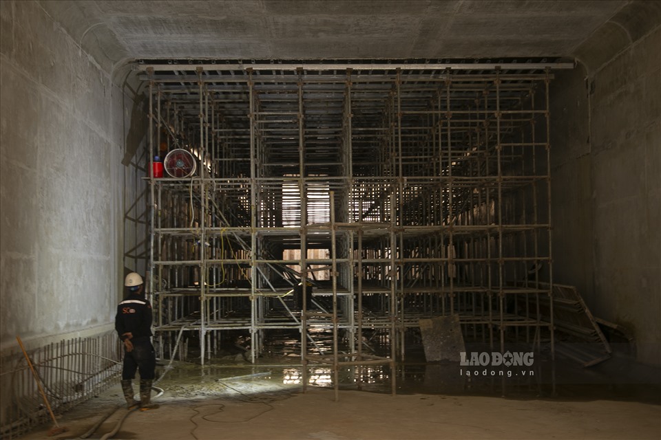 3 đốt hầm kín nằm dưới khu vực ngã tư Khuất Duy Tiến - Lê Văn Lương hiện đã được đục thông để chuẩn bị chuyển sang giai đoạn 3.