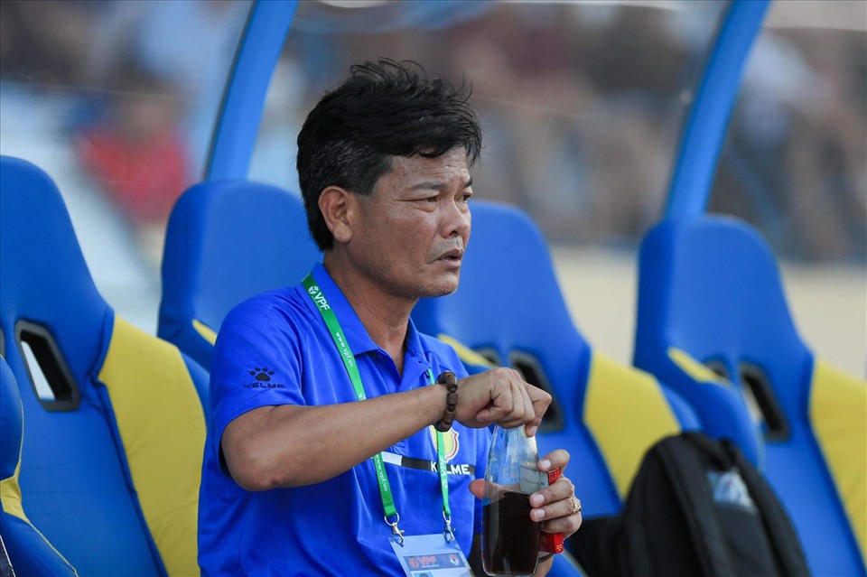 Huấn luyện viên Nguyễn Văn Sỹ và Chun Jae Ho. Ảnh: Hoài Thu