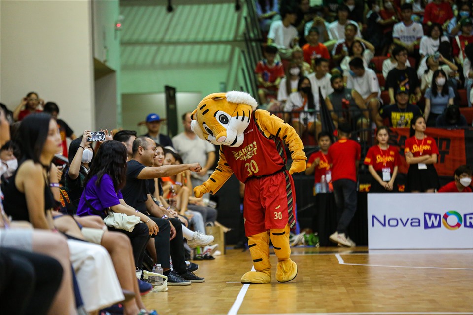 Mascot “Ông 30” của câu lạc bộ Saigon Heat.