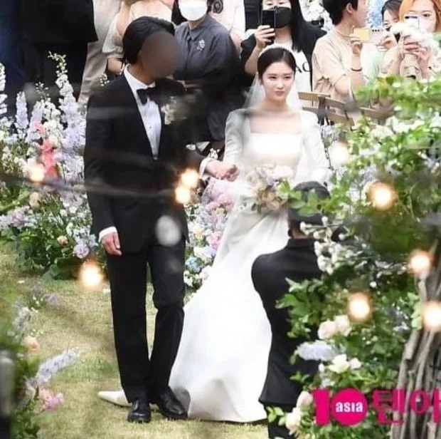 Một số hình ảnh trong đám cưới Jang Na Ra được khách mời đăng tải.
