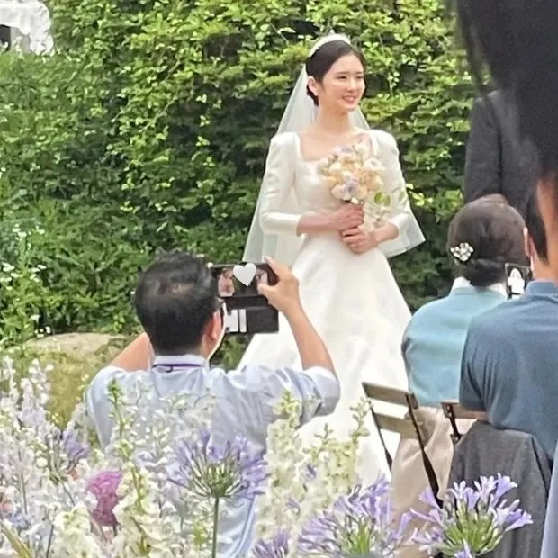 Một số hình ảnh trong đám cưới Jang Na Ra được khách mời đăng tải.