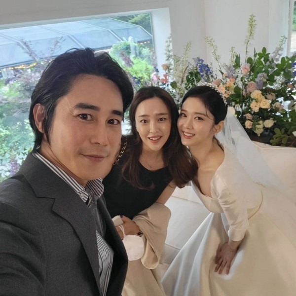 Một vài hình ảnh cô dâu Jang Nara trong đám cưới. Ảnh: Instagram