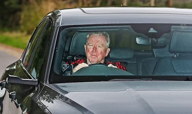 McClaren cũng đến vào sáng nay. Ảnh: Daily Mail