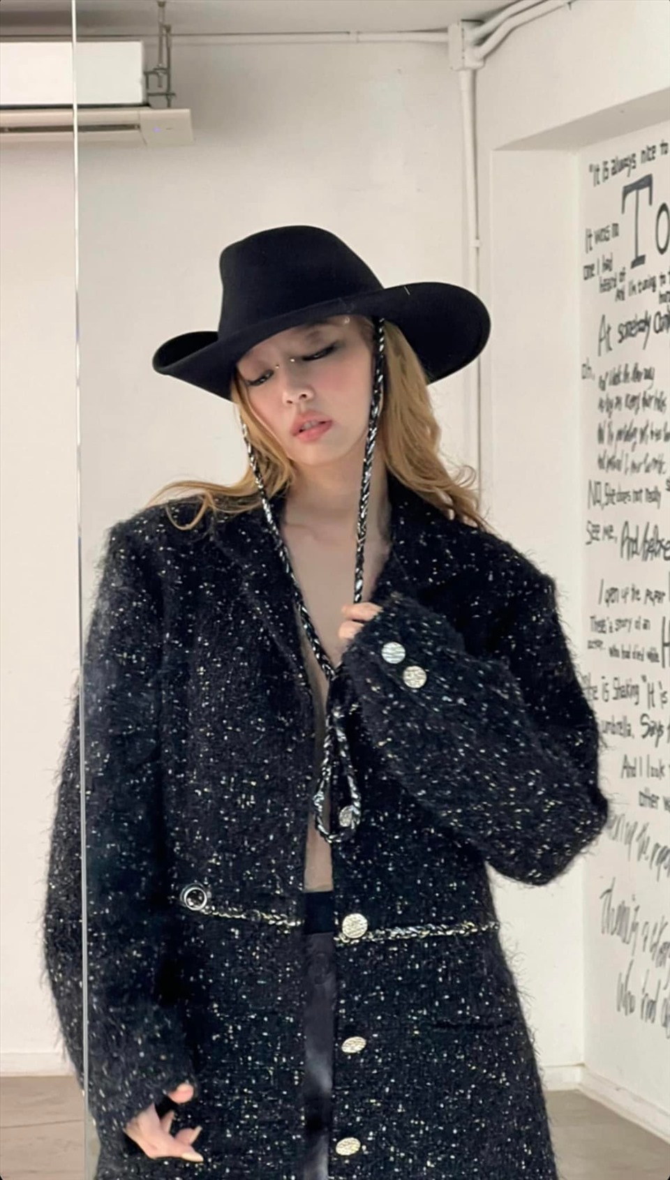 Biên tập viên thời trang chỉ ra 8 trend Jennie lăng xê mùa này: Lạ nhất là  áo 