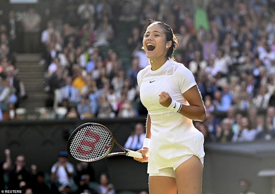Emma Raducanu khởi đầu tốt tại giải đấu trên sân nhà. Ảnh: Wimbledon